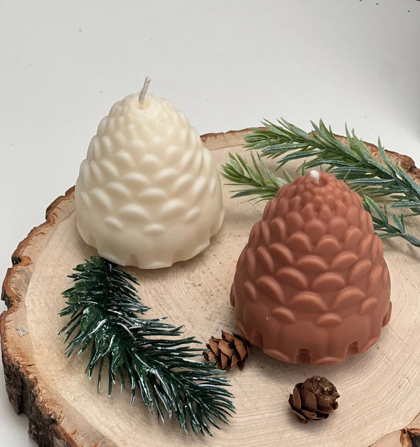 Bougie en forme de pomme de pin, décoration de Noël, bougie à la cire de soja, Noël - Brune - Project Hélios