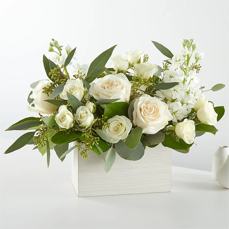 Boîte de bois - fleurs blanches