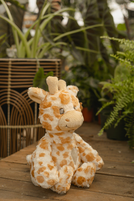 Peluche Giraffe avec cache-coeur - 14 pouces