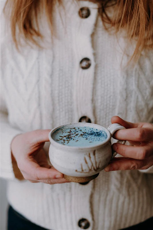 Latté nocturne bleu - Lavande et basilic - Les Mauvaises Herbes