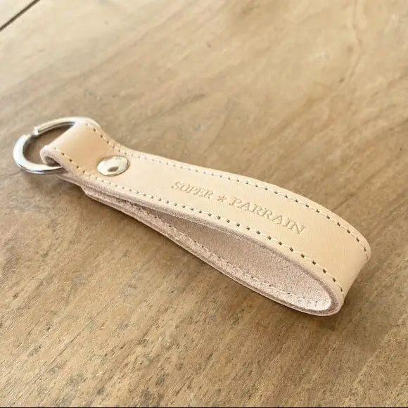 Porte clefs "Super parrain" cuir naturel - Marcel & Lily