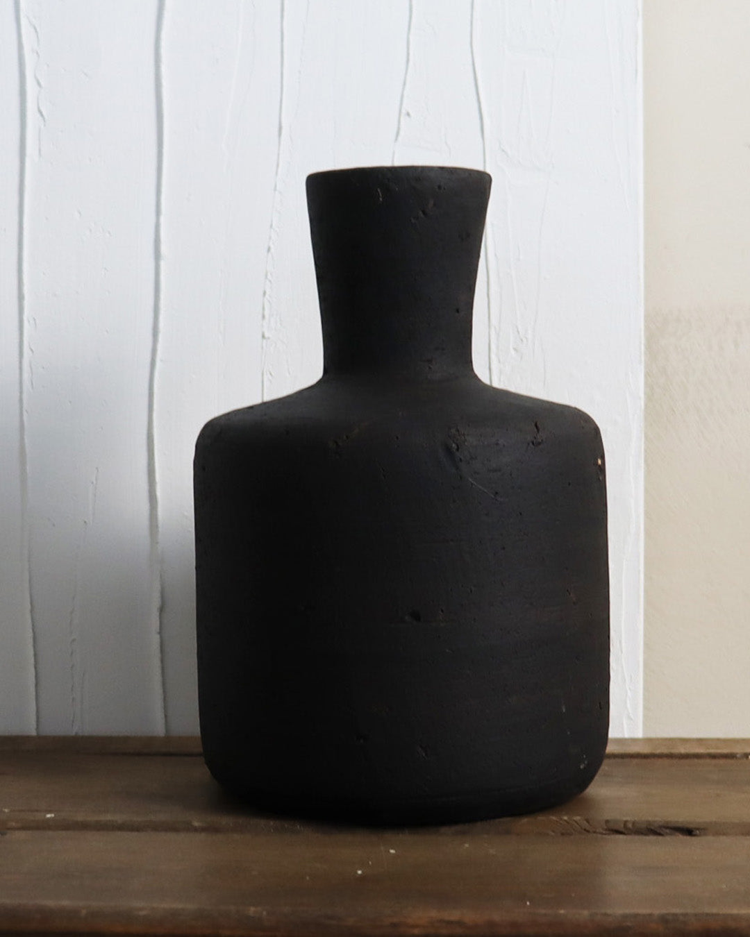 TERRACOTTA VASE, BLACK, Ø6¼"x9½" - 811-007