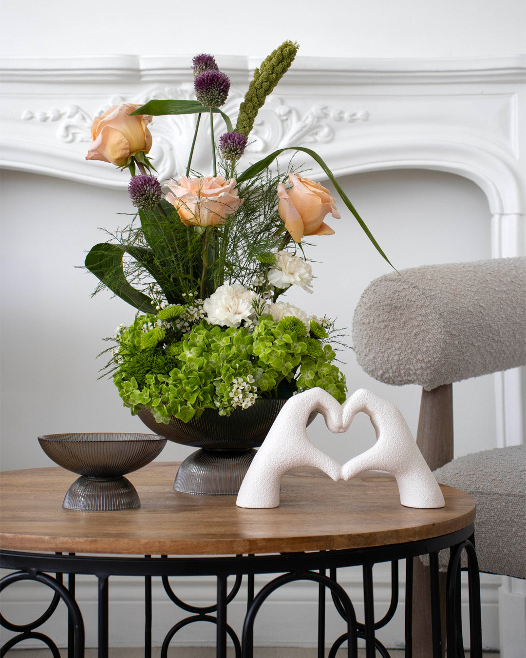 SCULPTURE, BLANC, 9"x2½"x5" - main en coeur
