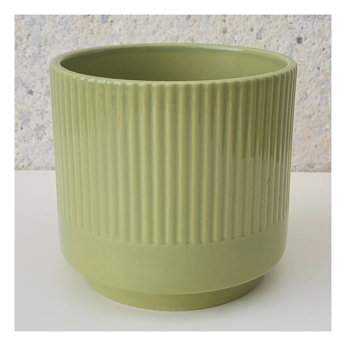 Pot récipient cylindrique en dolomite vert brillant 4,7" dx 4,3" h (convient aux potaux de 4") - CE00-334