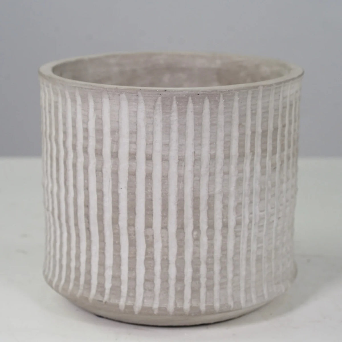POT EN CIMENT CÔTELÉ 5,5"DX4,9"H (CONVIENT À UN POT DE 4") CE05-184
