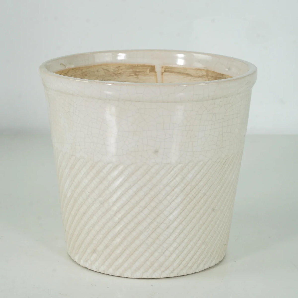 POT ROND EN CÉRAMIQUE BLANCHE 6,3"DX7,1"H (CONVIENT À UN POT DE 6") CE10-233