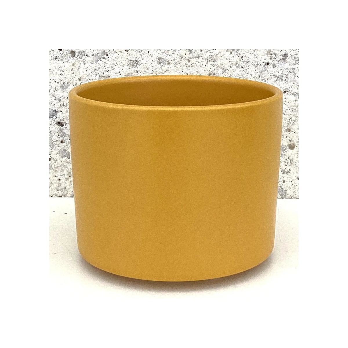 Pot en céramique ocre mat 8,9 po x 8,5 po H - CE25-344