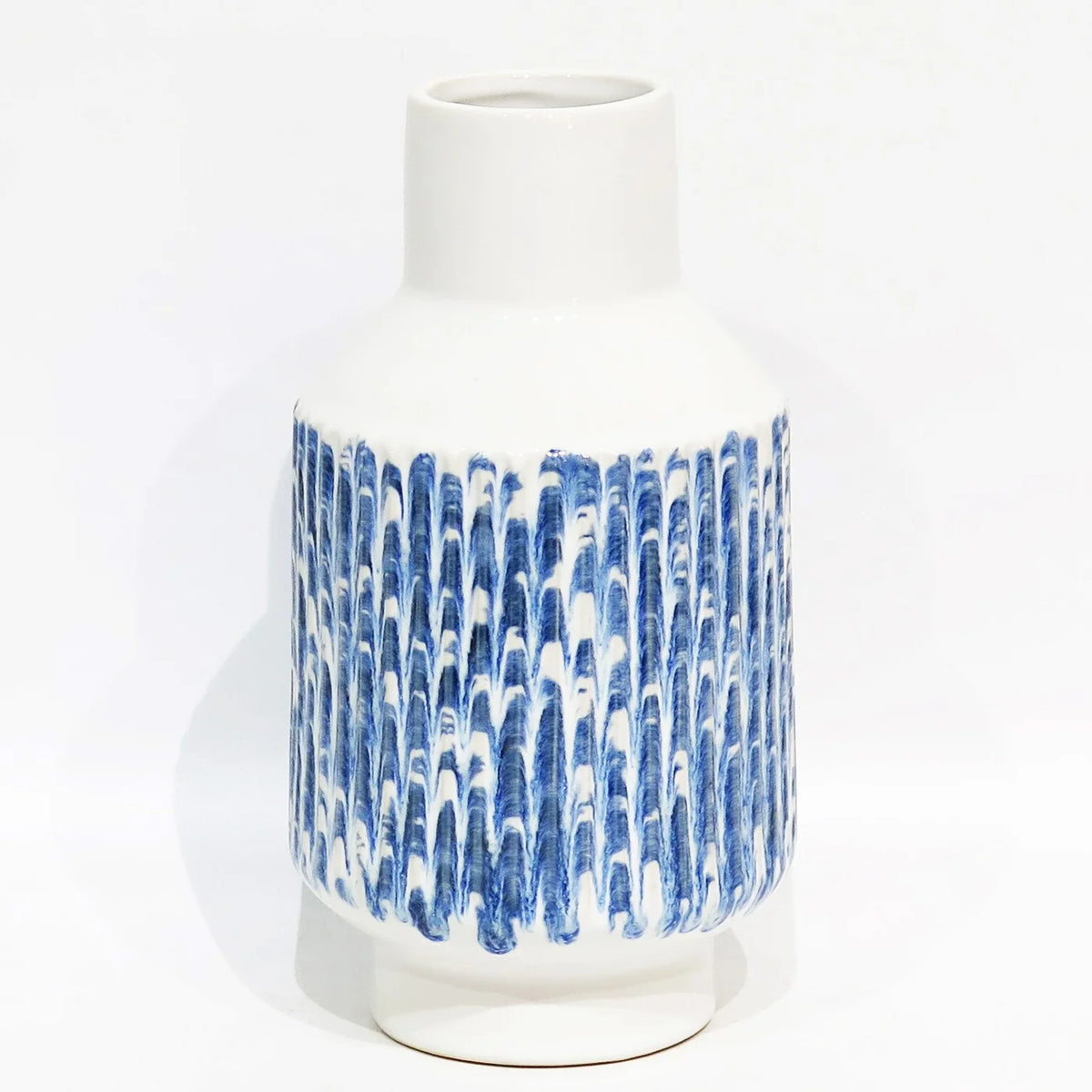 VASE DÉCORATIF EN CÉRAMIQUE À MOTIFS BLEU/BLANC 5,3"DX10"H - CE84-228