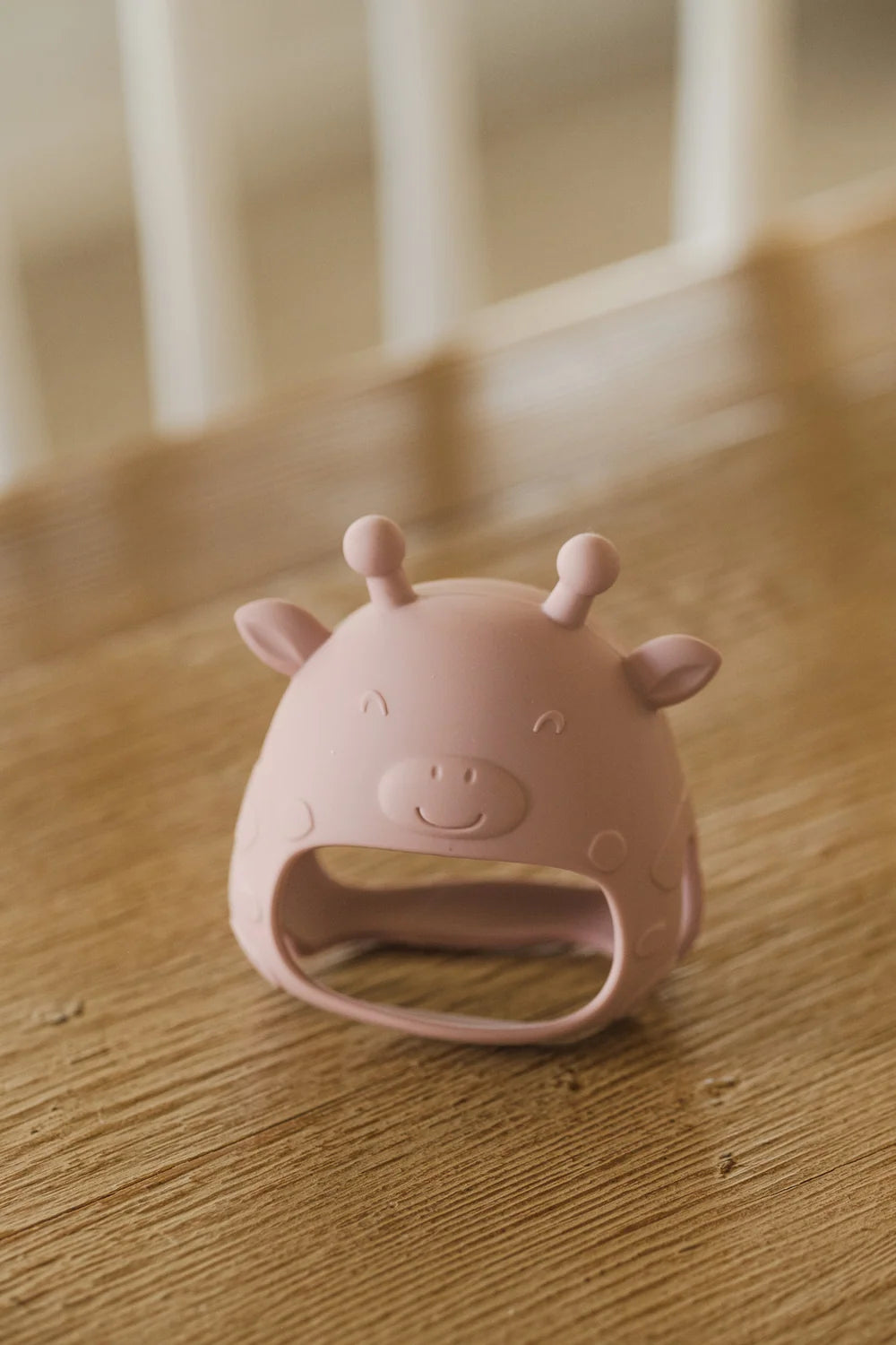 Mitaine de dentition Girafe en silicone pour bébé | mauve - Micasso & Co