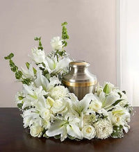 Contour d'urne - fleurs blanches