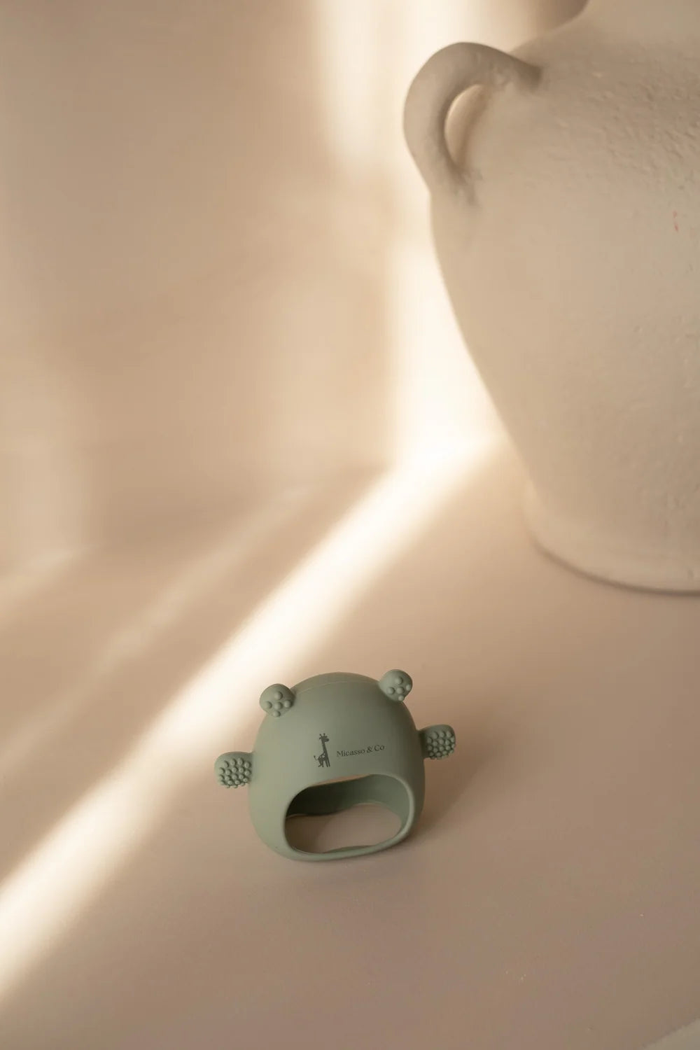 Mitaine de dentition ourson en silicone pour bébé | vert tendre - Micasso & Co