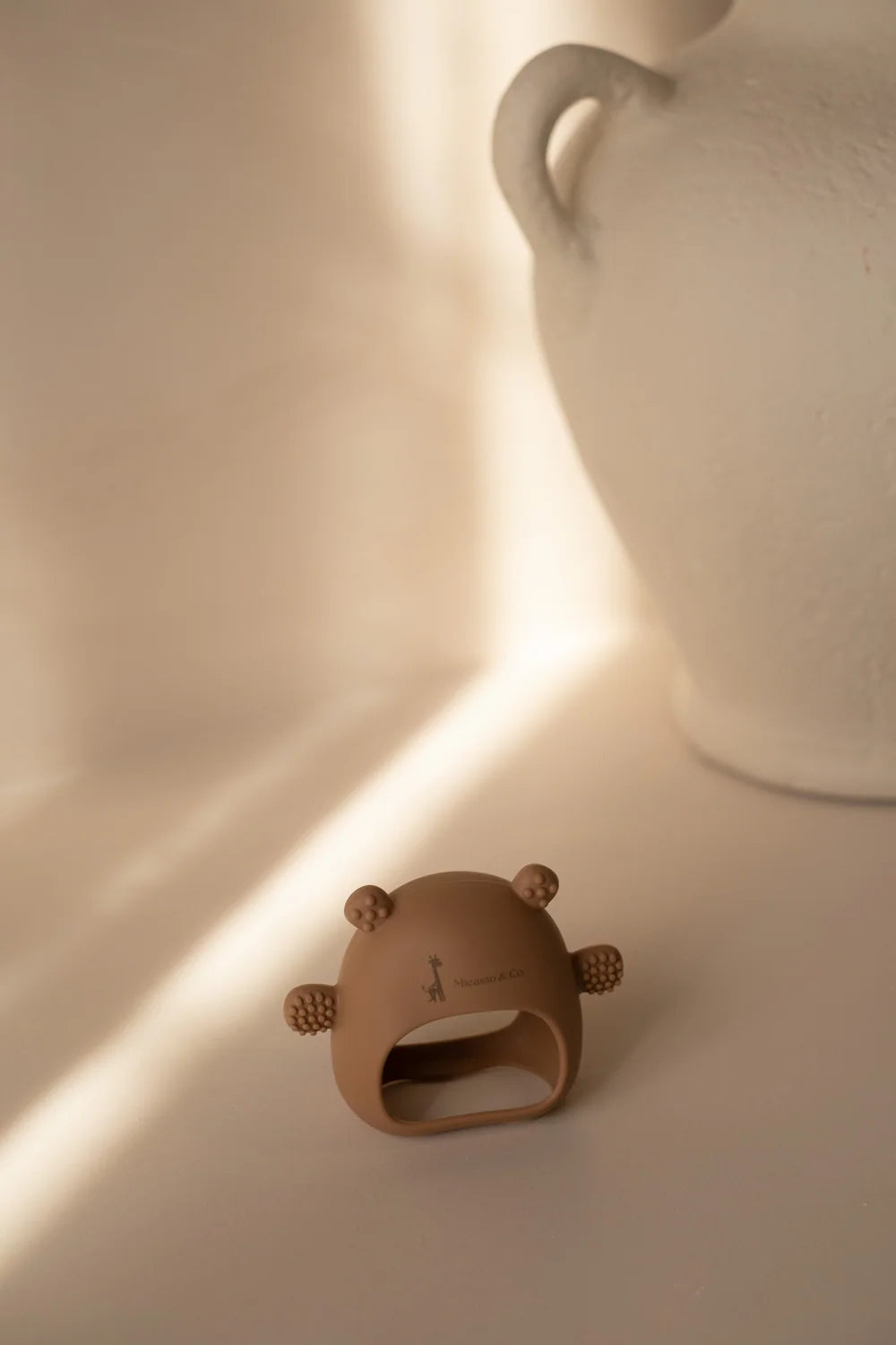 Mitaine de dentition ourson en silicone pour bébé | caramel - Micasso & Co